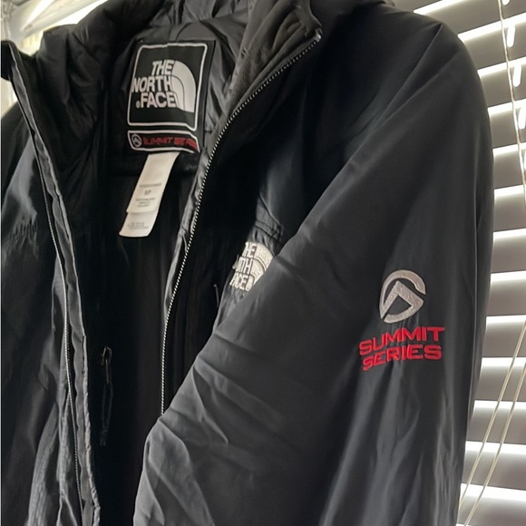 Womens north face wind resistant jacket - Picture 2 of 2